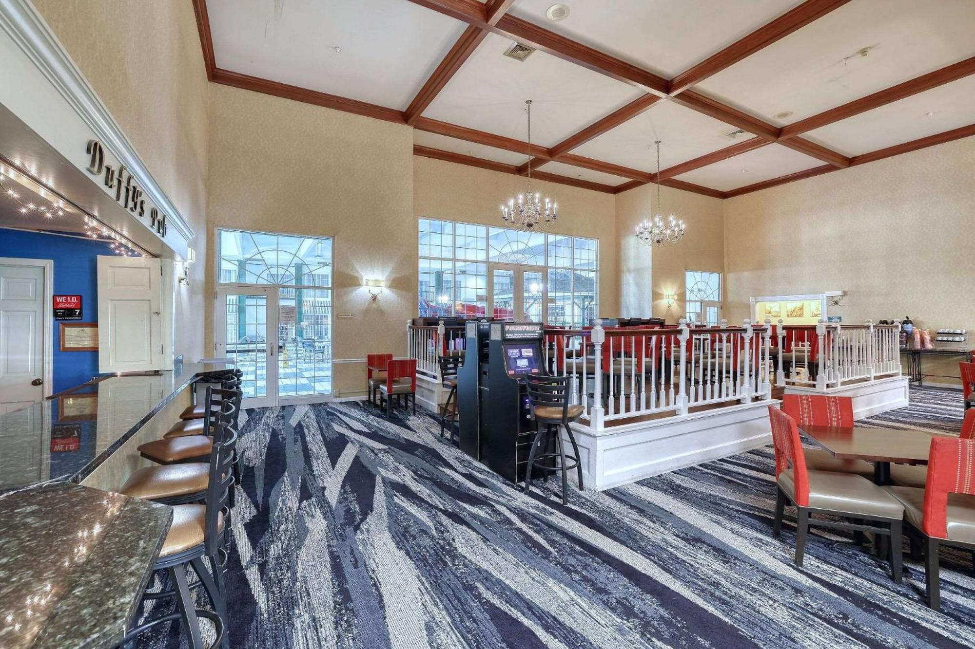 Comfort Suites Appleton Airport Eksteriør billede