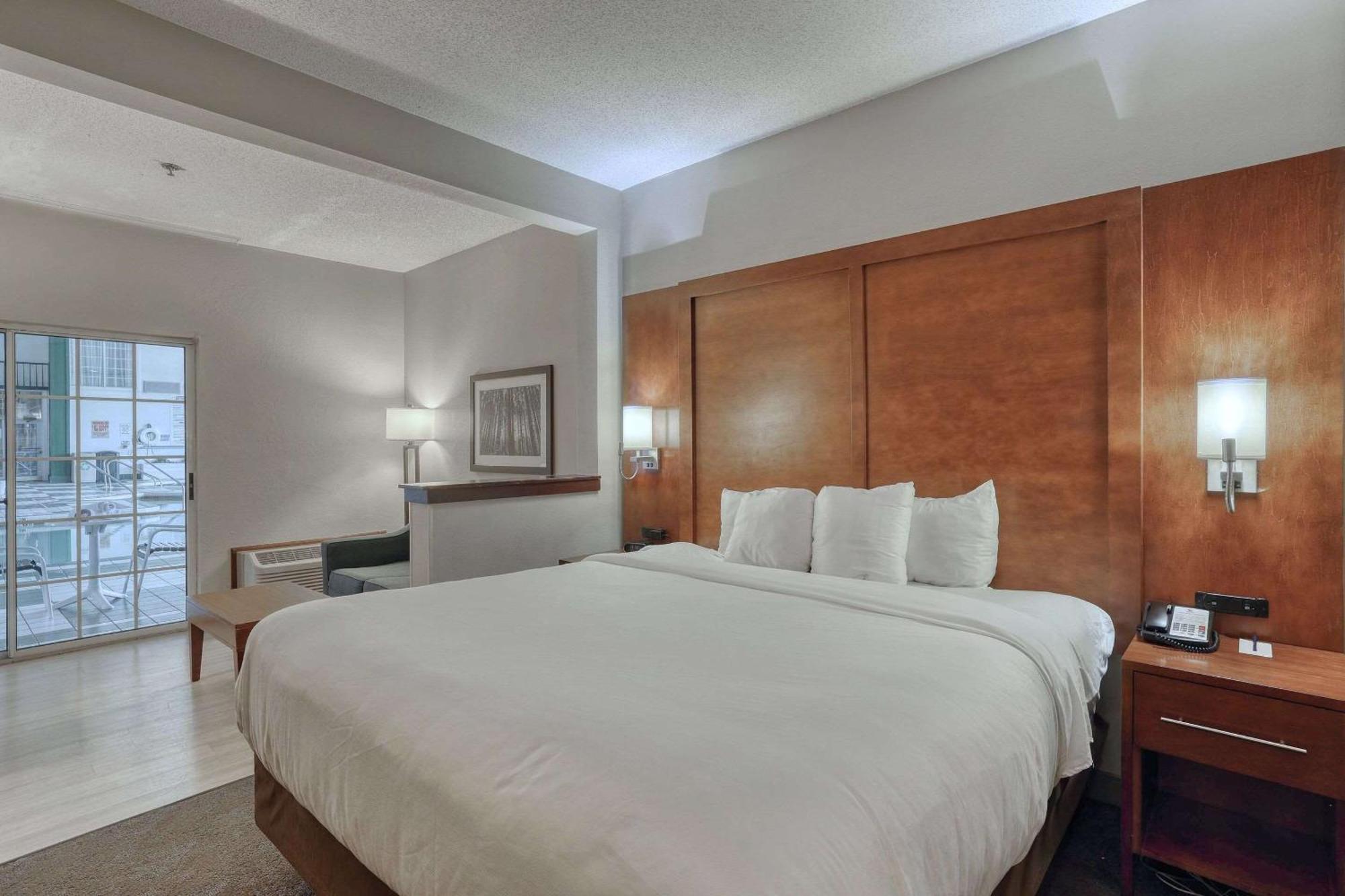 Comfort Suites Appleton Airport Eksteriør billede