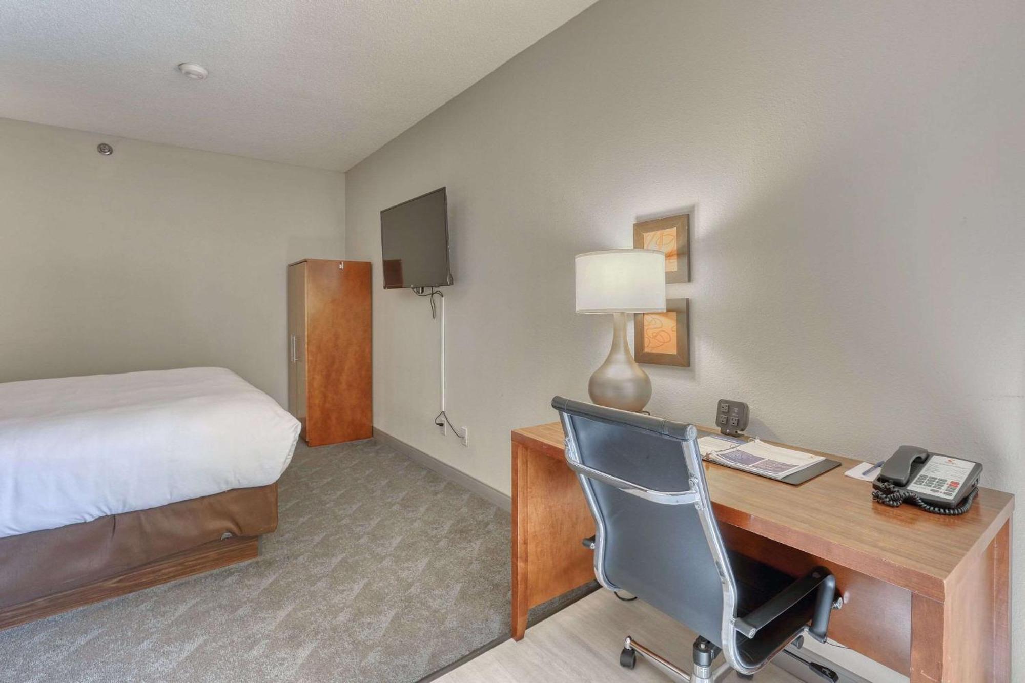 Comfort Suites Appleton Airport Eksteriør billede