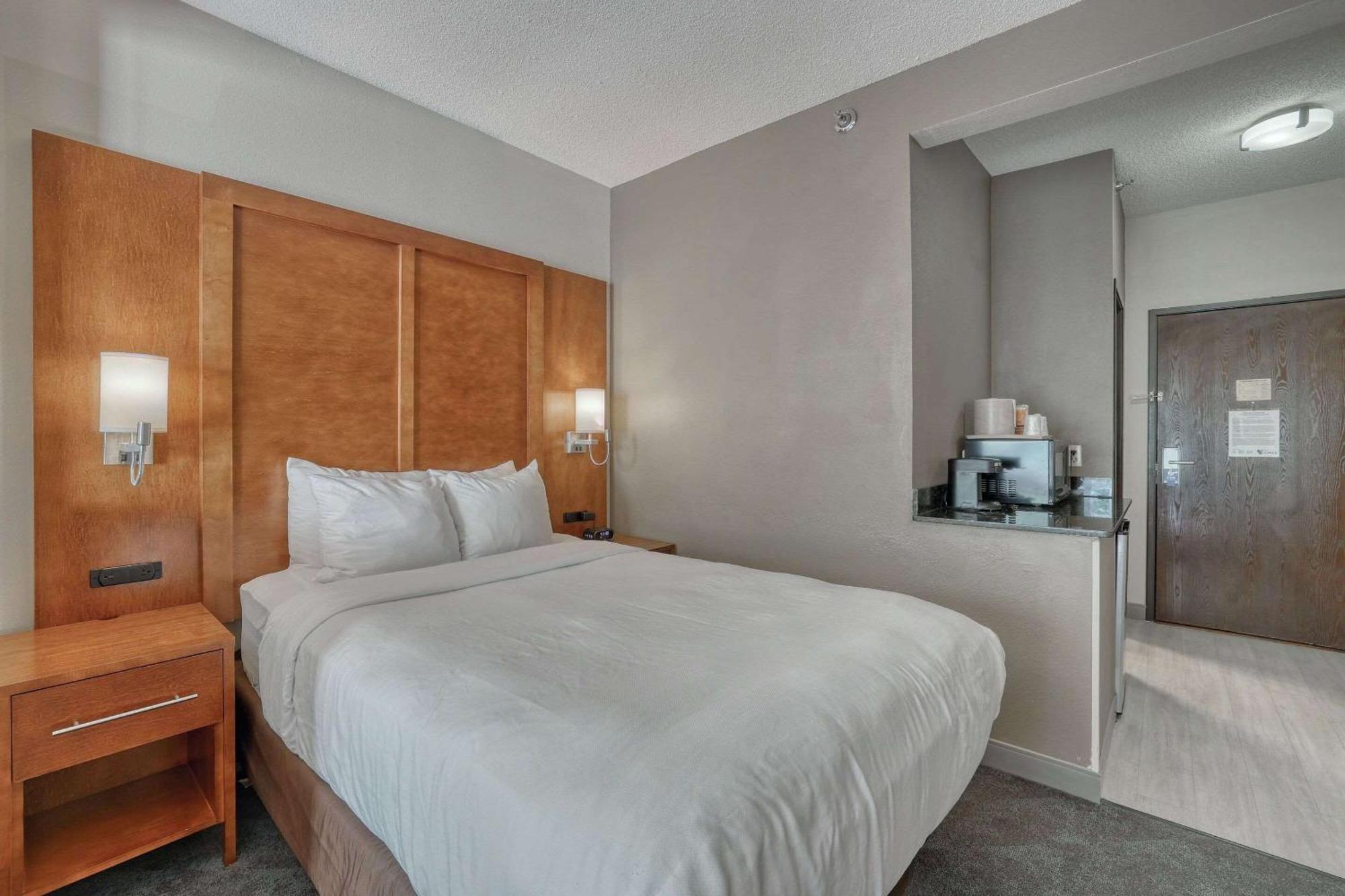 Comfort Suites Appleton Airport Eksteriør billede