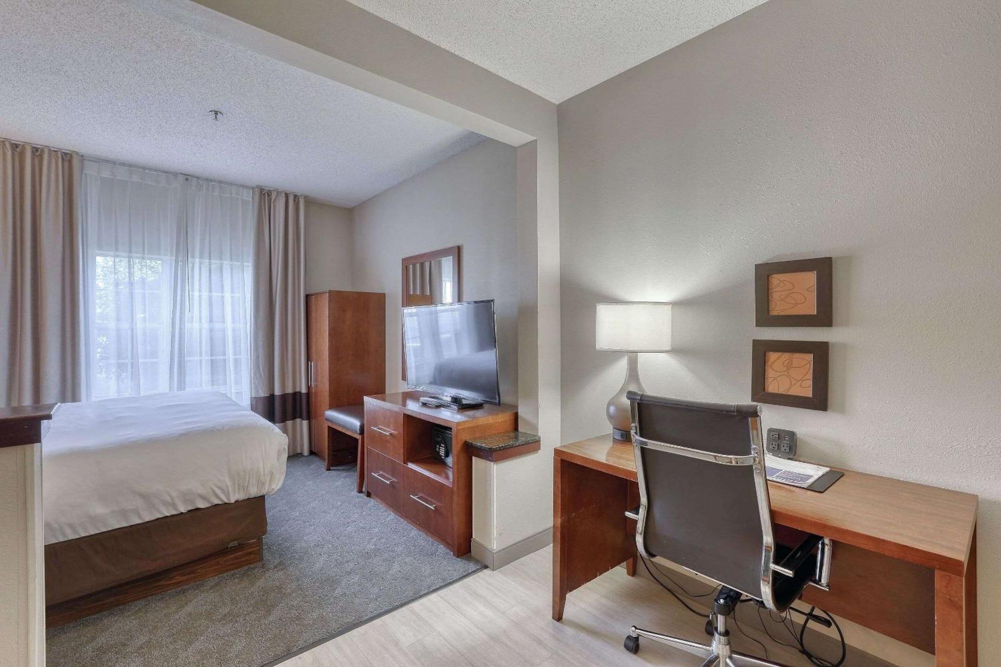 Comfort Suites Appleton Airport Eksteriør billede